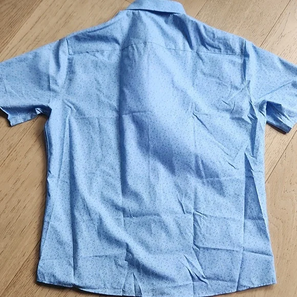 Peter Millar Feeling Koi Performance Shirt in Cottage Blue - Picture 6 of 11